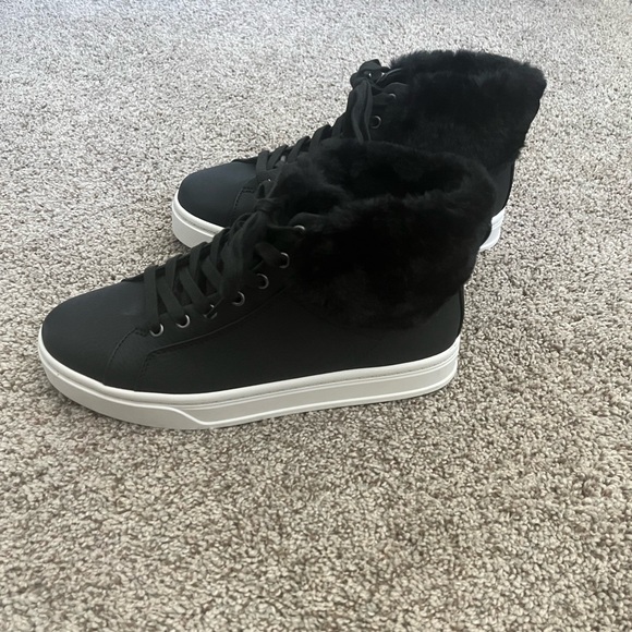 NWOT Koolaburra by UGG Women's Sundell Fuzz Chukka - Black - Size 8 - Picture 4 of 14